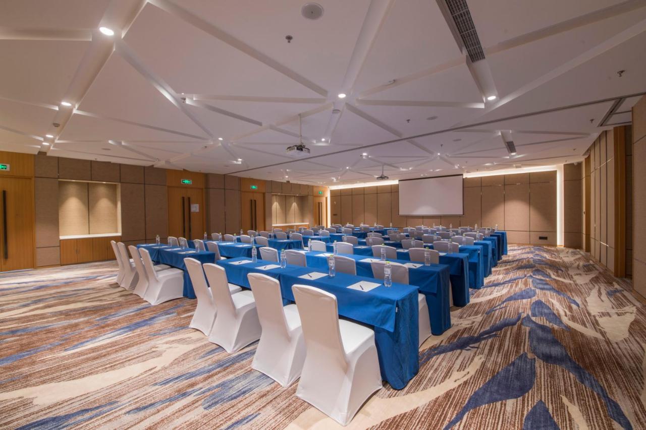 Holiday Inn Express Qingdao Chengyang Central By Ihg Exterior photo