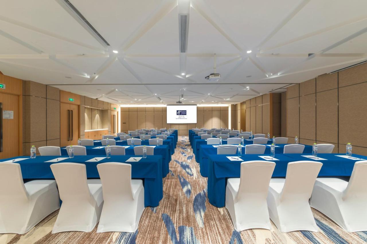Holiday Inn Express Qingdao Chengyang Central By Ihg Exterior photo