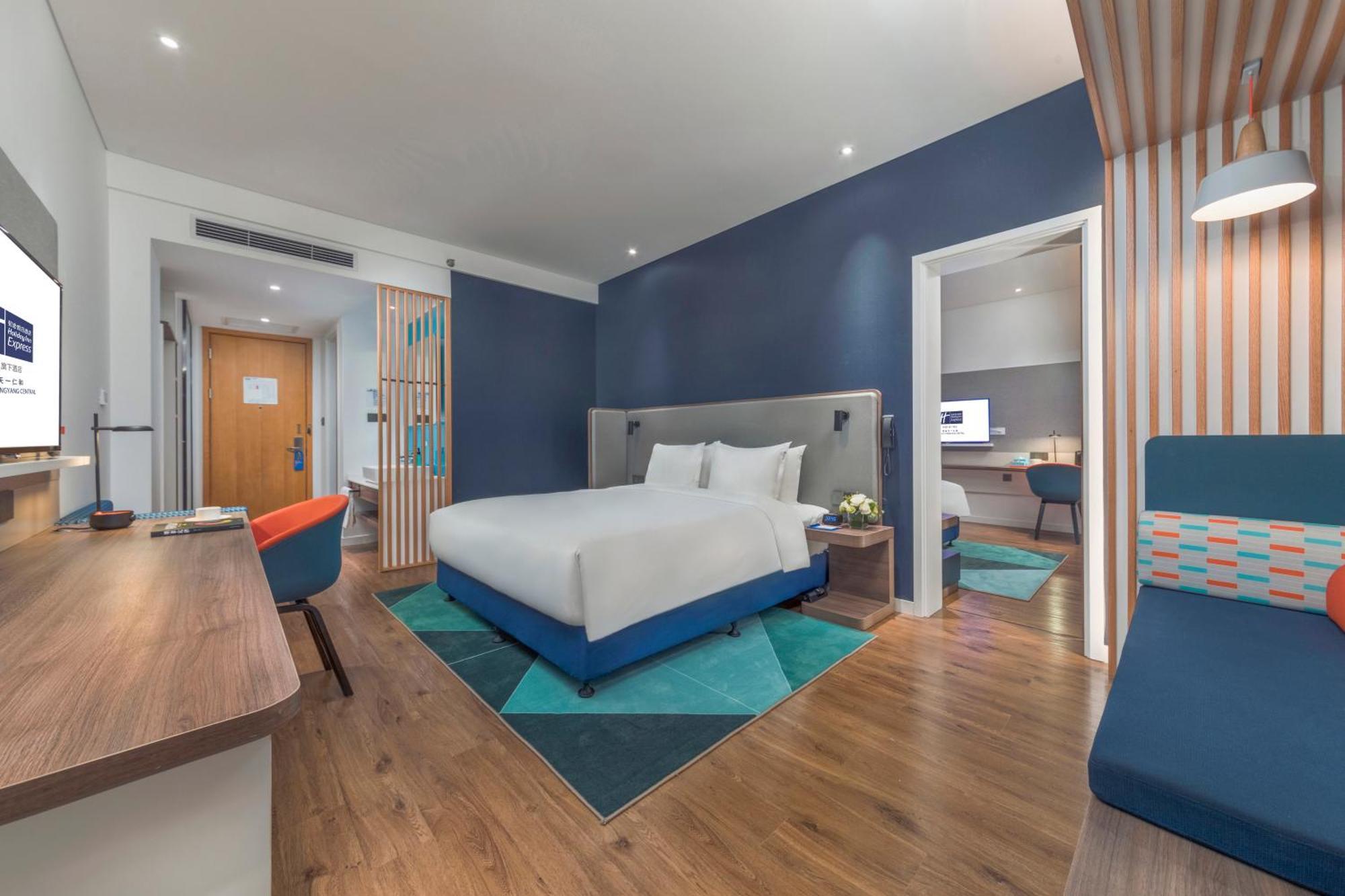 Holiday Inn Express Qingdao Chengyang Central By Ihg Exterior photo